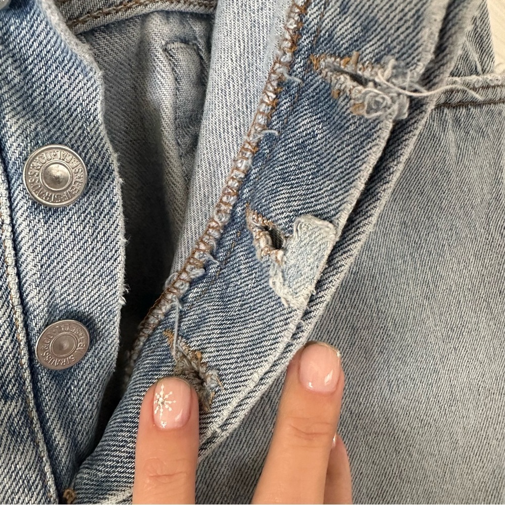 Vintage 80’s Levi’s Light Blue Distressed Jeans 36W - Picture 6 of 11